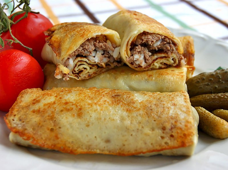 Блины с говяжьей печенью и яйцом